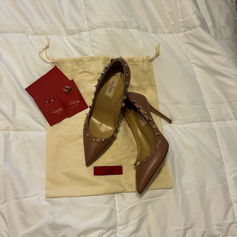 Valentino Garavani Rockstud Accent Pumps